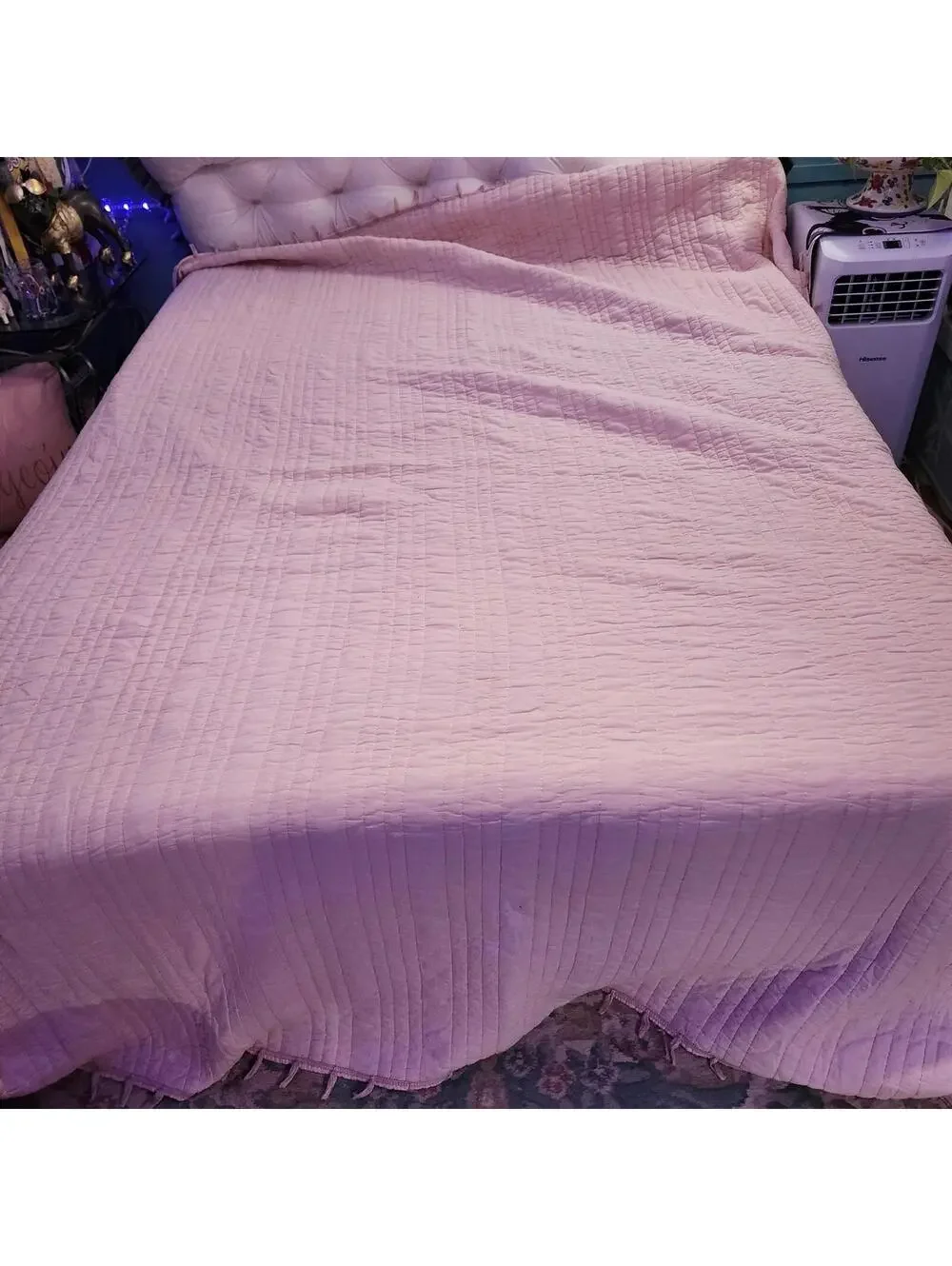 August & Leo Home Quilt Lightweight Bedding Blanket Pink Tassel Trim 108x90 King